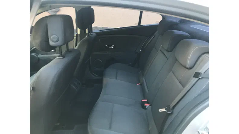 Renault Fluence 2012 - 15