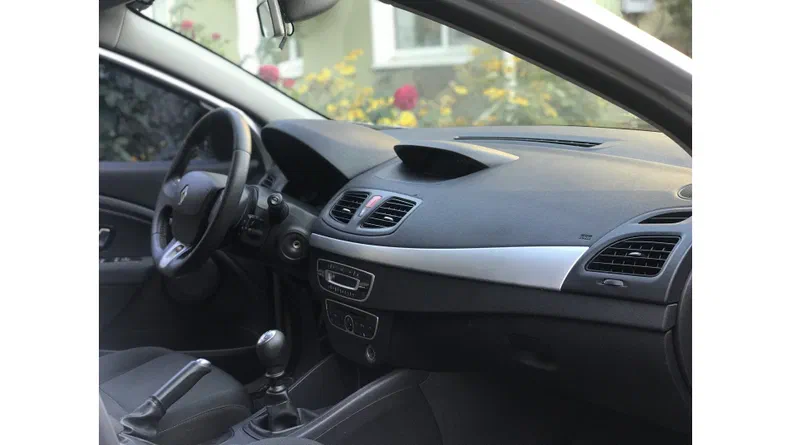 Renault Fluence 2012 - 11