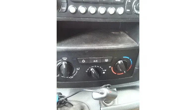 Peugeot Expert 2008 - 10