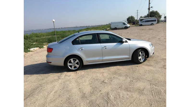 Volkswagen Jetta 2012 - 5