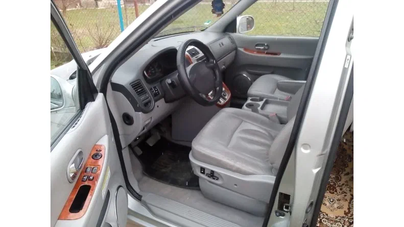 Kia Carnival 2004 - 5