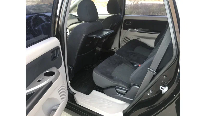 Mitsubishi Grandis 2008 - 19