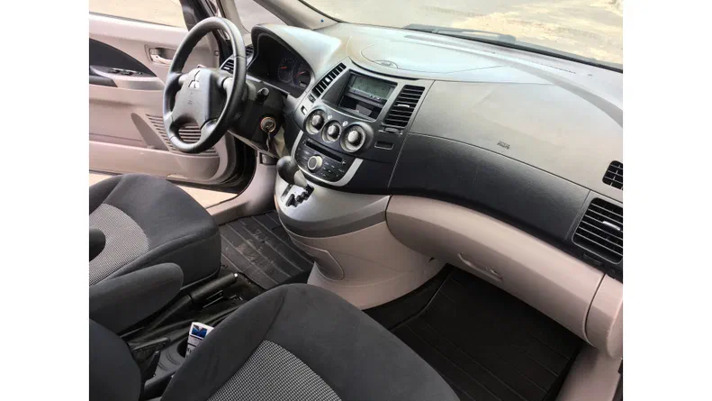 Mitsubishi Grandis 2008 - 23