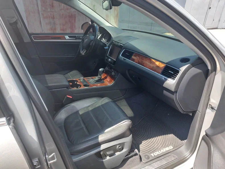 Volkswagen Touareg 2011 - 13