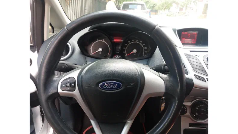 Ford Fiesta 2012 - 6