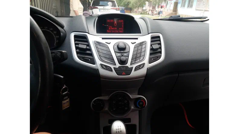 Ford Fiesta 2012 - 5