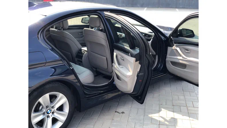 BMW 5 серія 2011 - 10