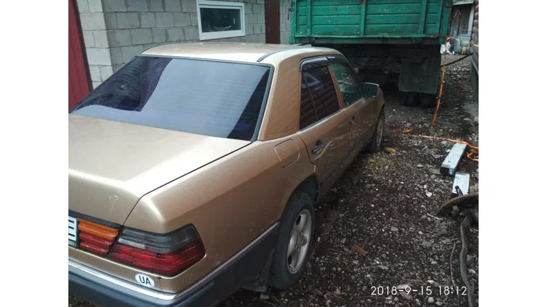 Mercedes-Benz W124 1989