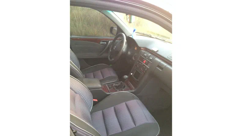 Mercedes-Benz E-Клас 2000 - 1