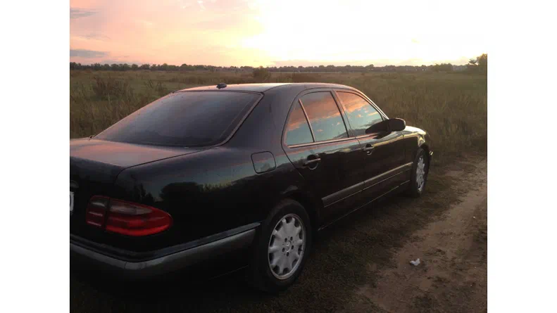 Mercedes-Benz E-Клас 2000 - 3