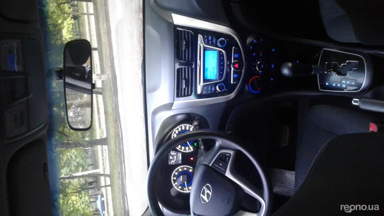 Hyundai Accent 2012