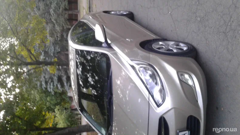 Hyundai Accent 2012 - 5