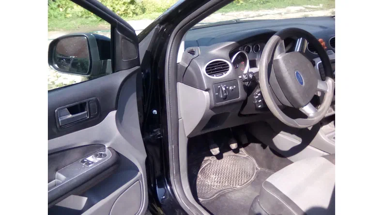 Ford Focus 2010 - 24