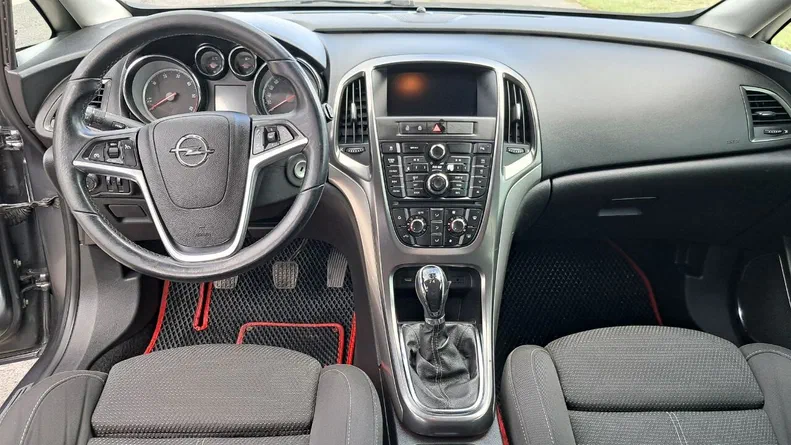 Opel Astra 2011 - 7