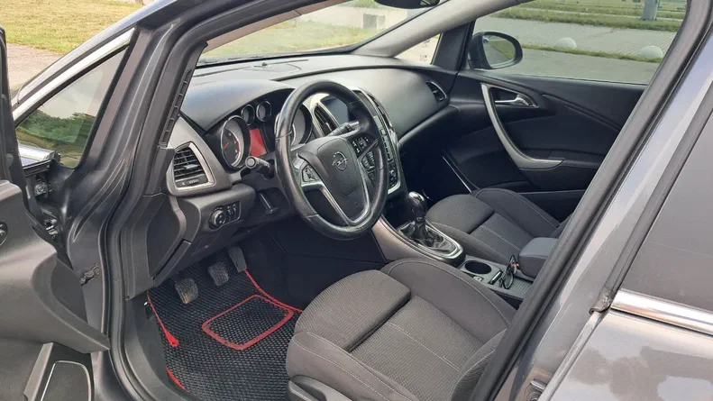 Opel Astra 2011 - 6