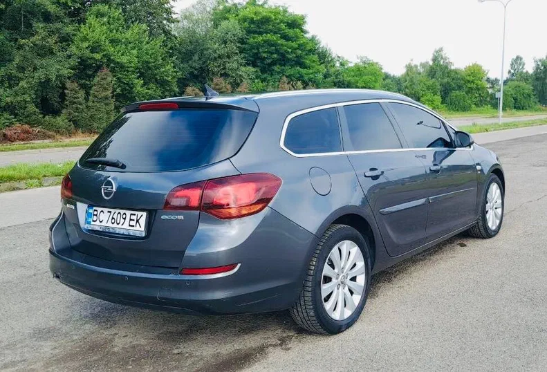 Opel Astra 2011 - 4
