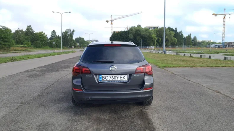 Opel Astra 2011 - 10