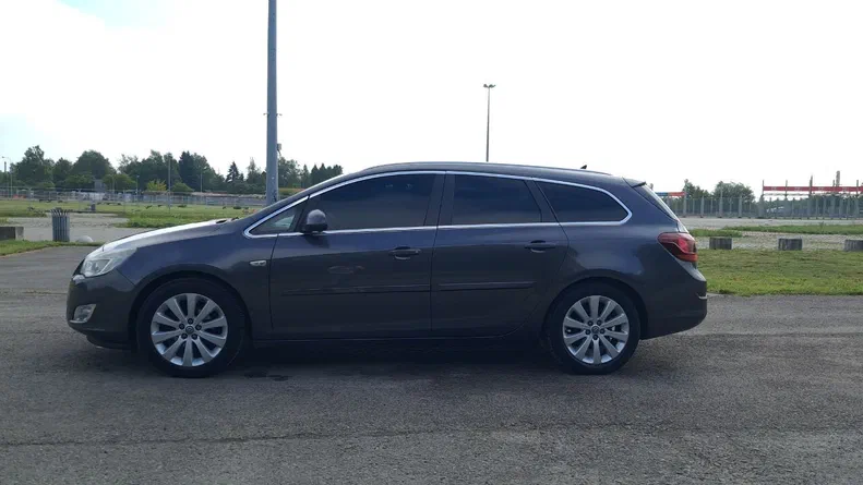 Opel Astra 2011 - 3