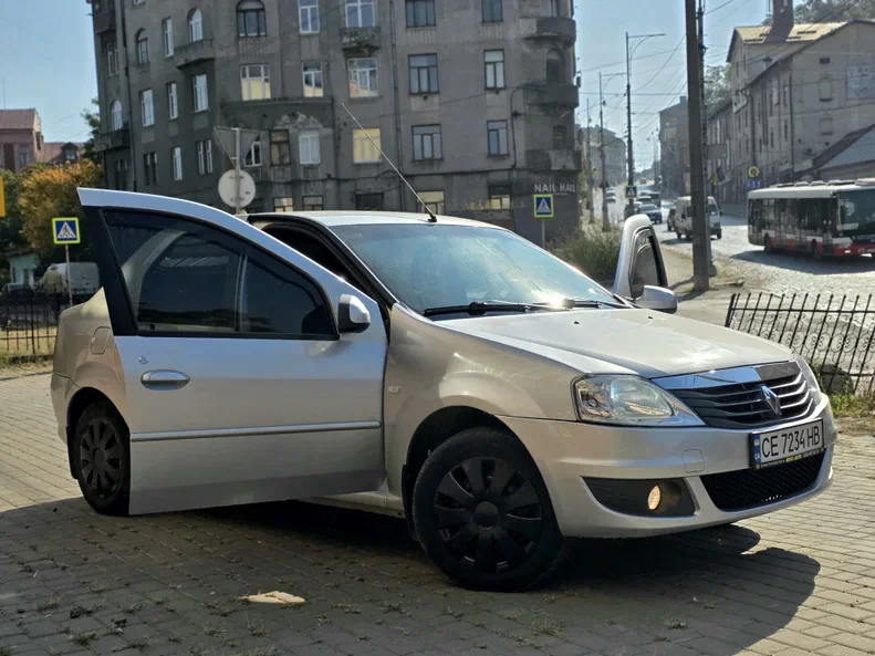 Renault Logan 2011 - 8