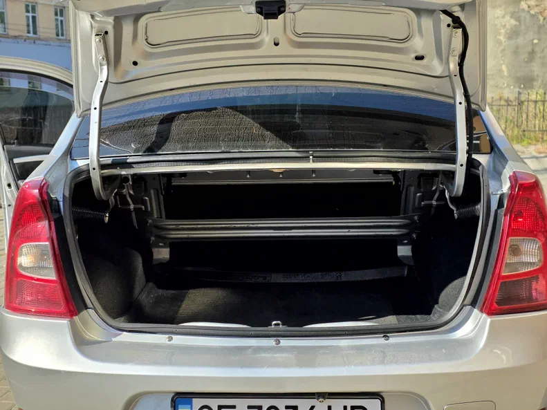 Renault Logan 2011 - 13