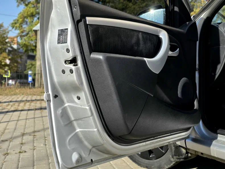 Renault Logan 2011 - 15