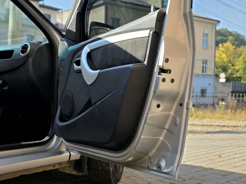 Renault Logan 2011 - 3