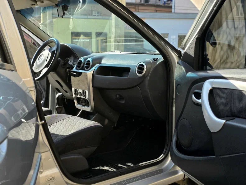 Renault Logan 2011 - 11
