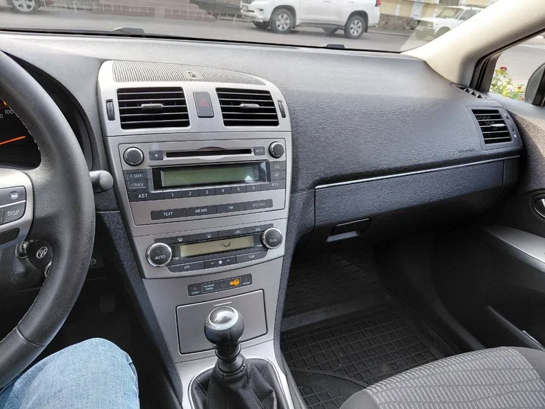 Toyota Avensis 2010 - 14