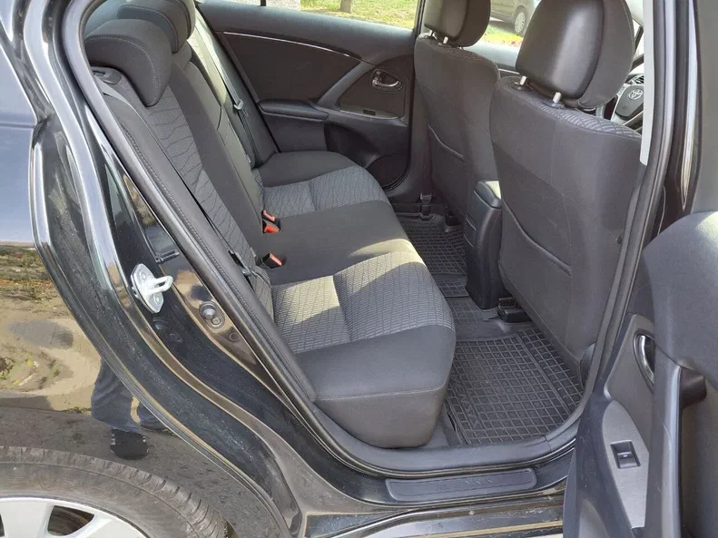 Toyota Avensis 2010 - 10