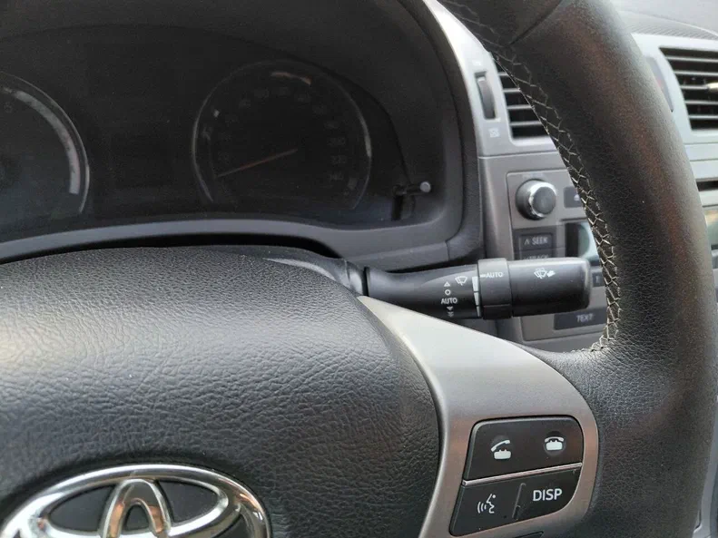 Toyota Avensis 2010 - 17