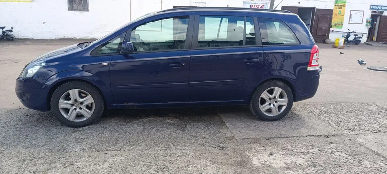 Opel Zafira 2012 - 10