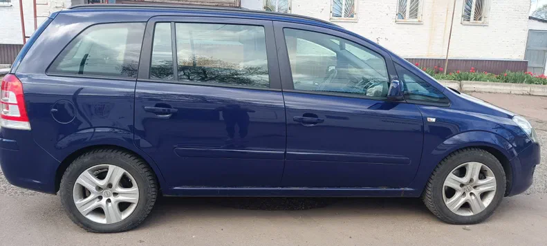 Opel Zafira 2012 - 2