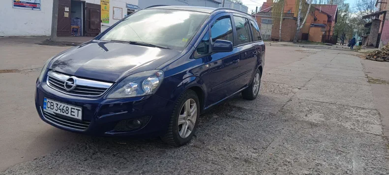 Opel Zafira 2012 - 1