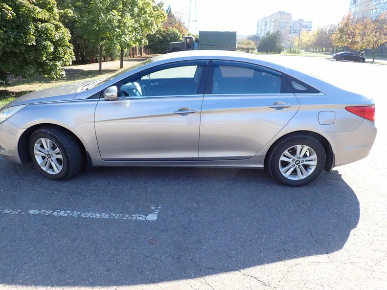Hyundai Sonata 2010 - 6