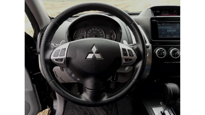 Mitsubishi Pajero Sport 2013 - 10