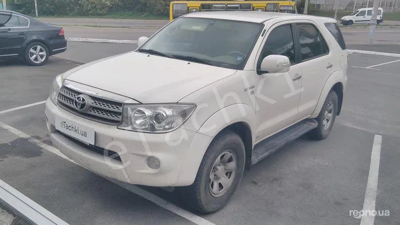 Toyota Fortuner 2011