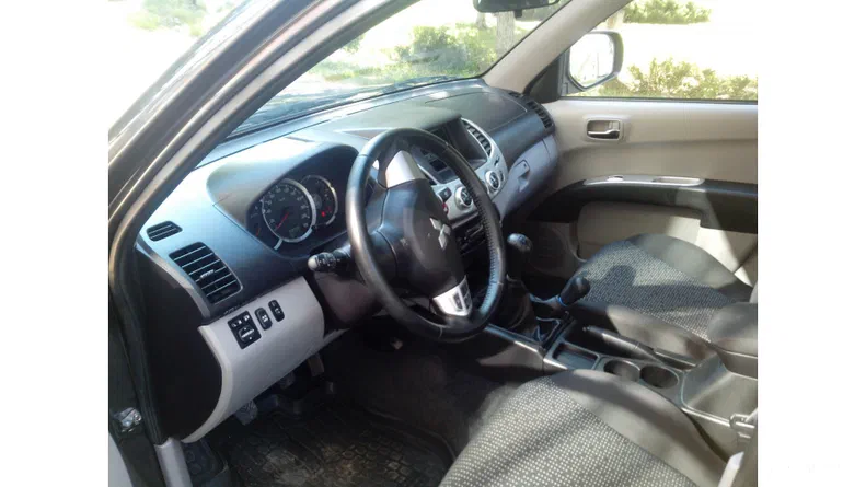 Mitsubishi L200 2013