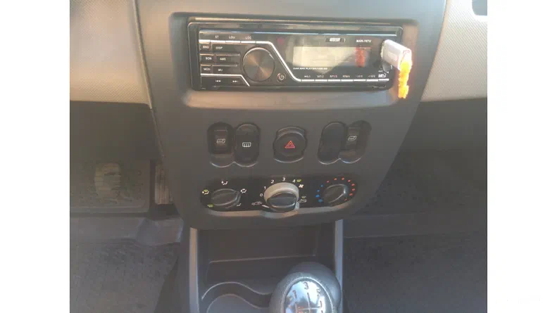 Renault Sandero 2012 - 6