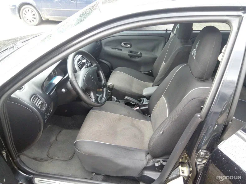 Mitsubishi Carisma 2005