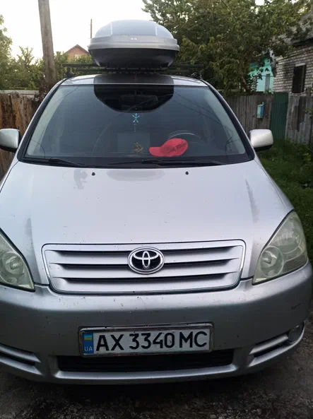 Toyota Avensis Verso 2003 - 1