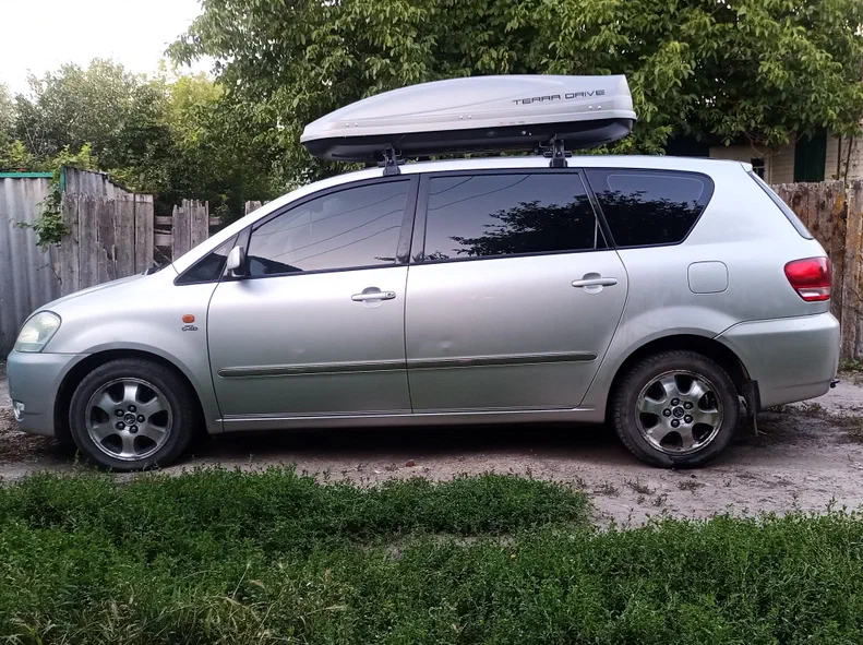 Toyota Avensis Verso 2003 - 2