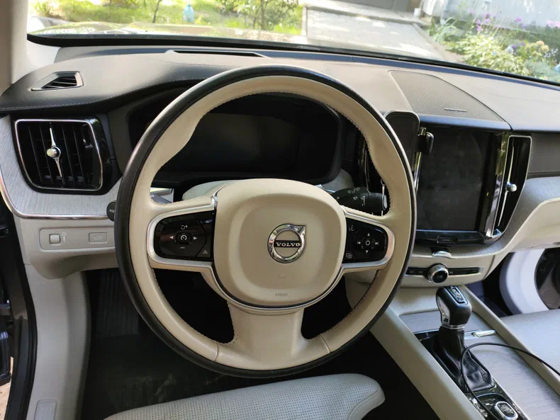 Volvo XC60 2019 - 16