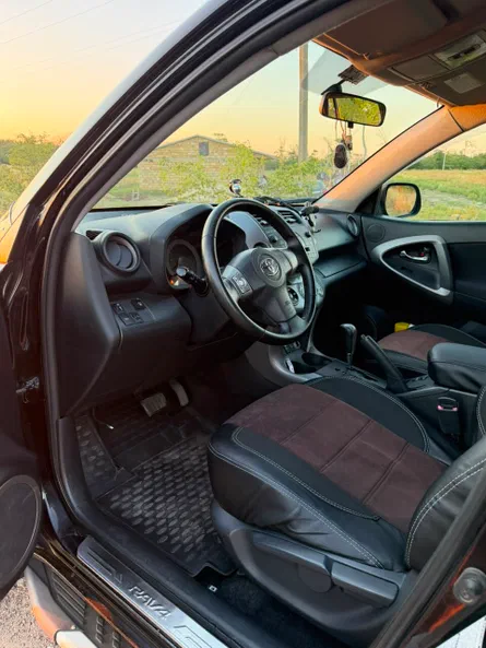 Toyota RAV4 2006 - 8