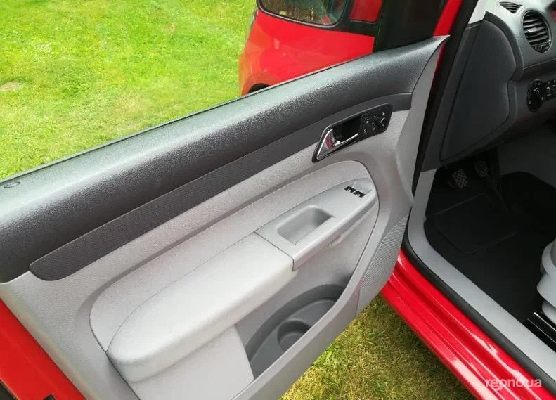 Volkswagen Caddy 2010 - 11