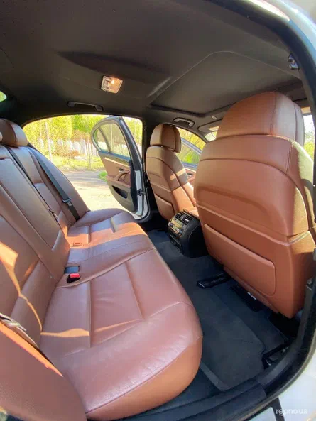 BMW 5 серія 2012 - 7