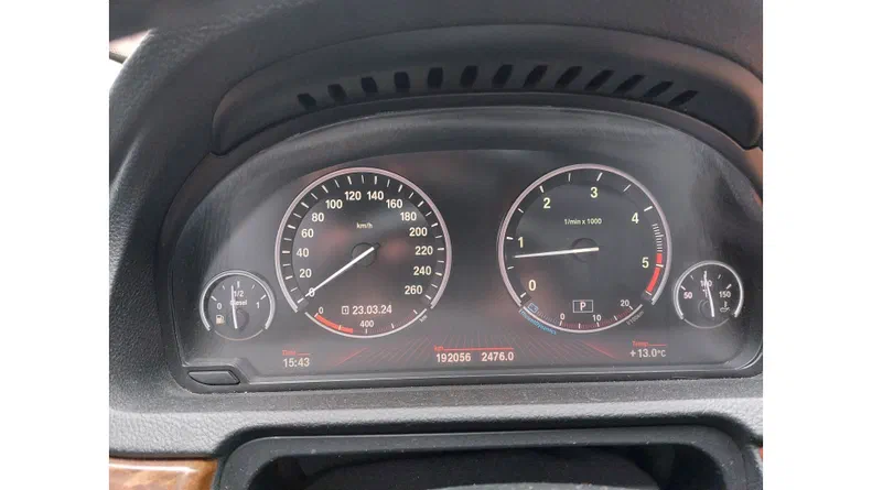 BMW 5 серія 2010 - 28