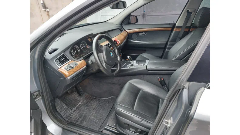 BMW 5 серія 2010 - 14