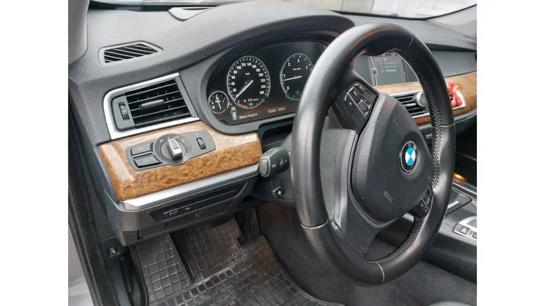 BMW 5 серія 2010 - 15