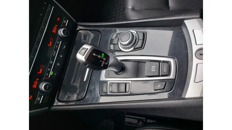 BMW 5 серія 2010 - 29