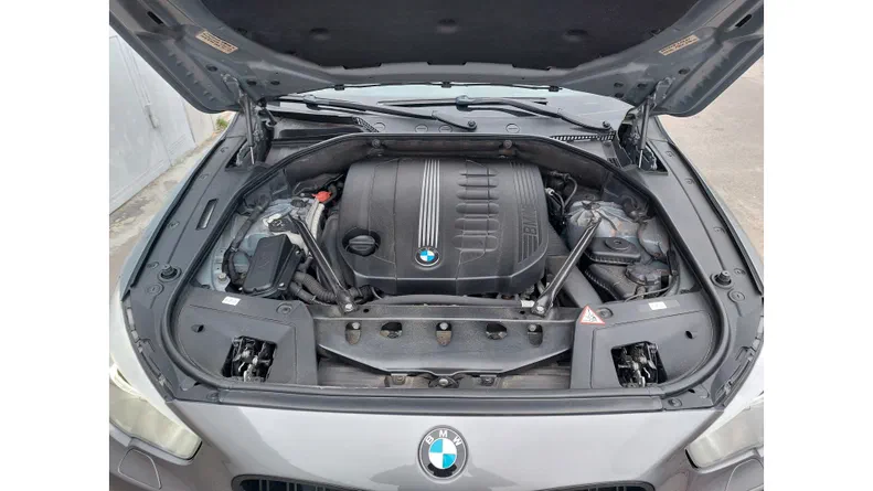 BMW 5 серія 2010 - 23